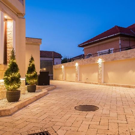 H & V Residence - Split Level Apartment أراد المظهر الخارجي الصورة