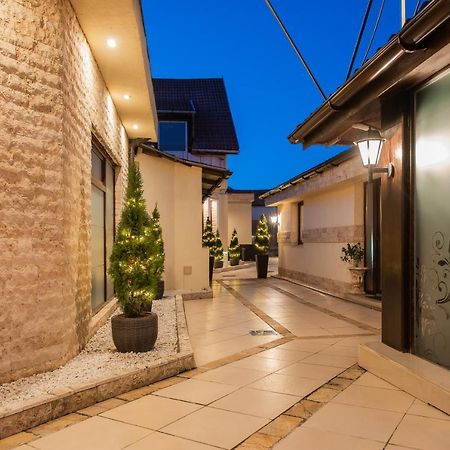 H & V Residence - Split Level Apartment أراد المظهر الخارجي الصورة