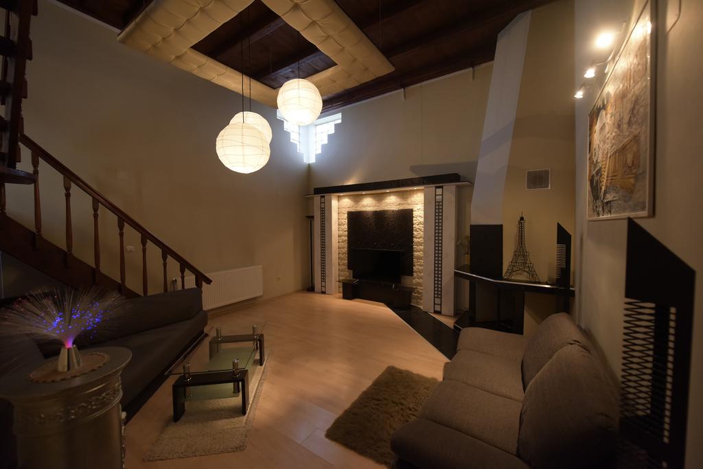 H & V Residence - Split Level Apartment أراد المظهر الخارجي الصورة